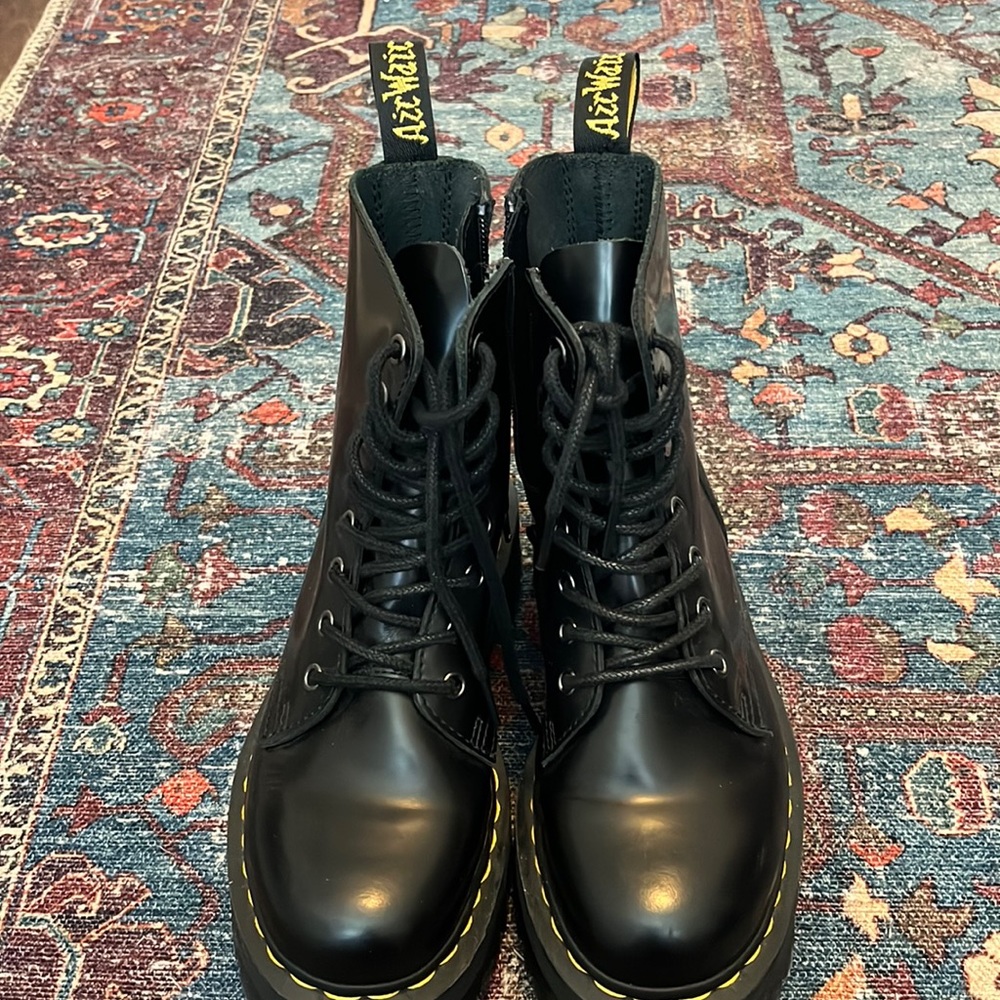 Dr. Martens Smooth Black Leather size W6